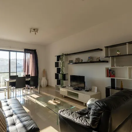 Spacious Ensuite Bedroom - Shared Flat- *