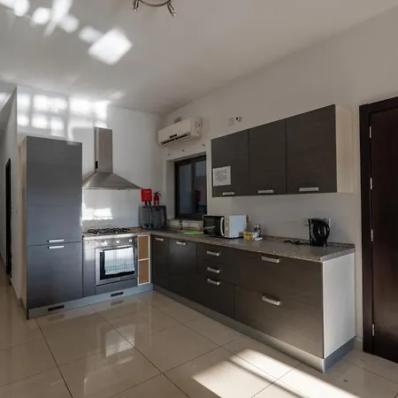 Spacious Ensuite Bedroom - Homestay *