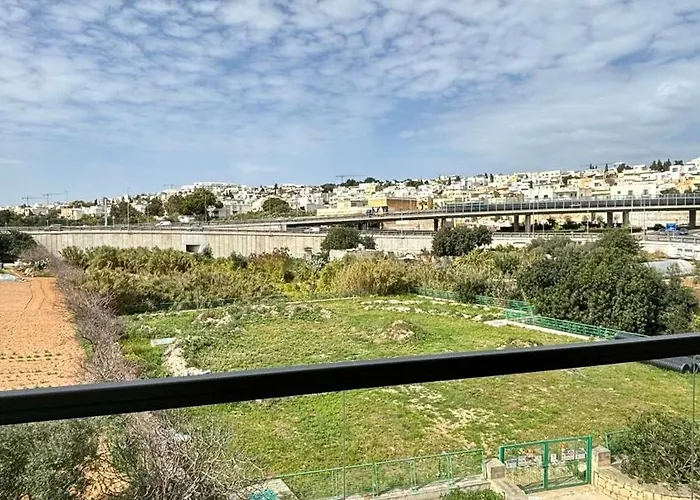 Spacious Ensuite Bedroom - Gzira