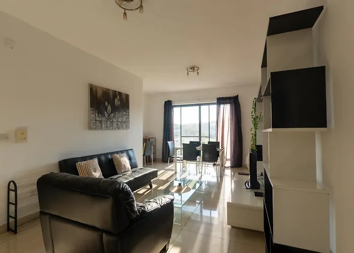 Spacious Ensuite Bedroom - Gzira